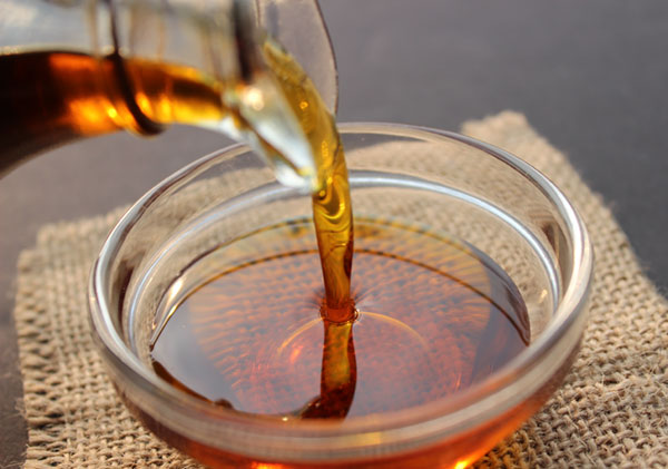 black-seed-oil-pouring black-seed-oil-pouring