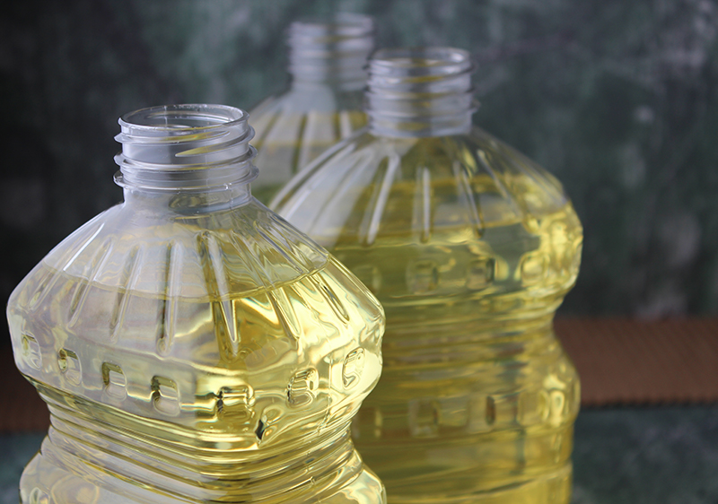 canola-oil-bad-fat-bottles