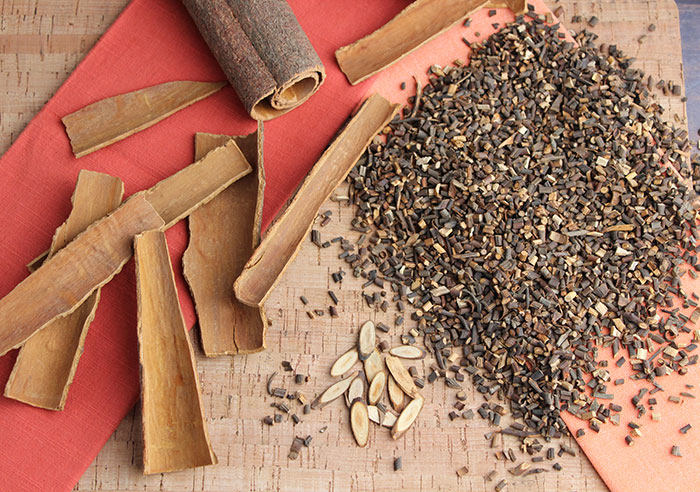 chinese-cinnamon-bark-and-twig