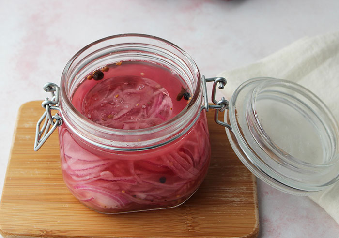 fermented-red-onions-with-glass-weight fermented-red-onions-with-glass-weight