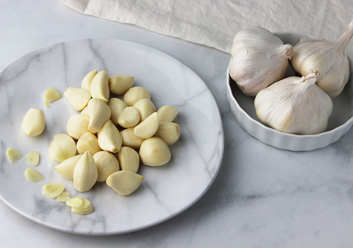 fresh-raw-garlic-cloves