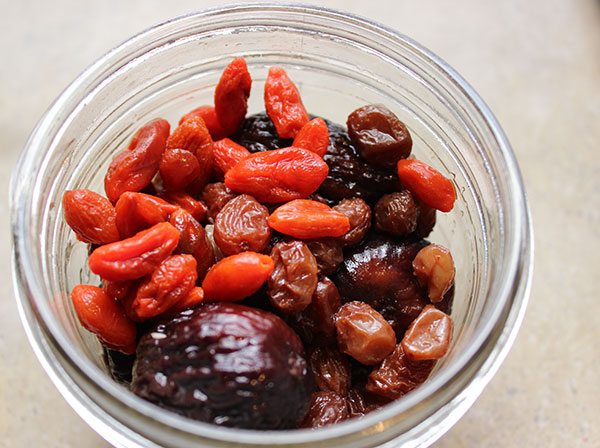 healthy-granola-recipe-soaked-fruit healthy-granola-recipe-soaked-fruit