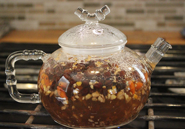 herbal-tea-decoctions-in-teapot herbal-tea-decoctions-in-teapot