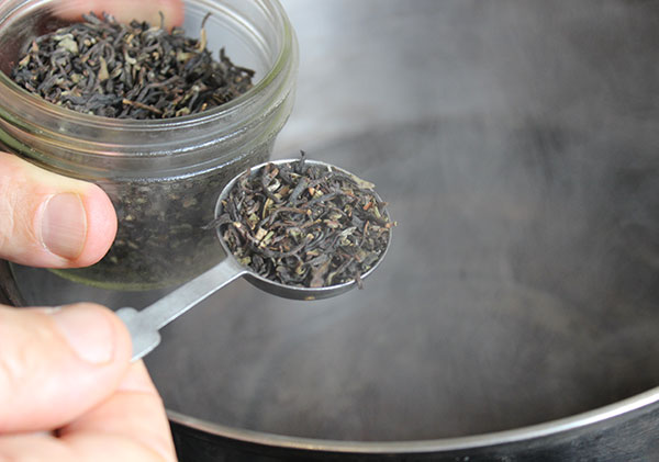 kombucha-recipe-adding-black-tea