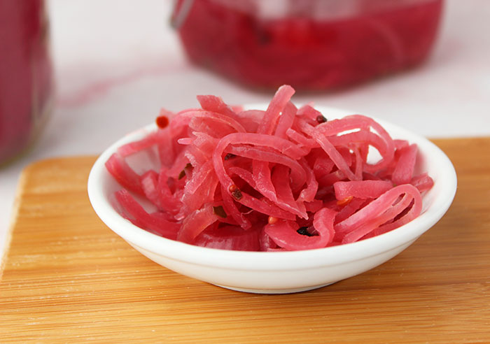 https://www.superfoodevolution.com/images/lacto-fermented-pickled-red-onions.jpg