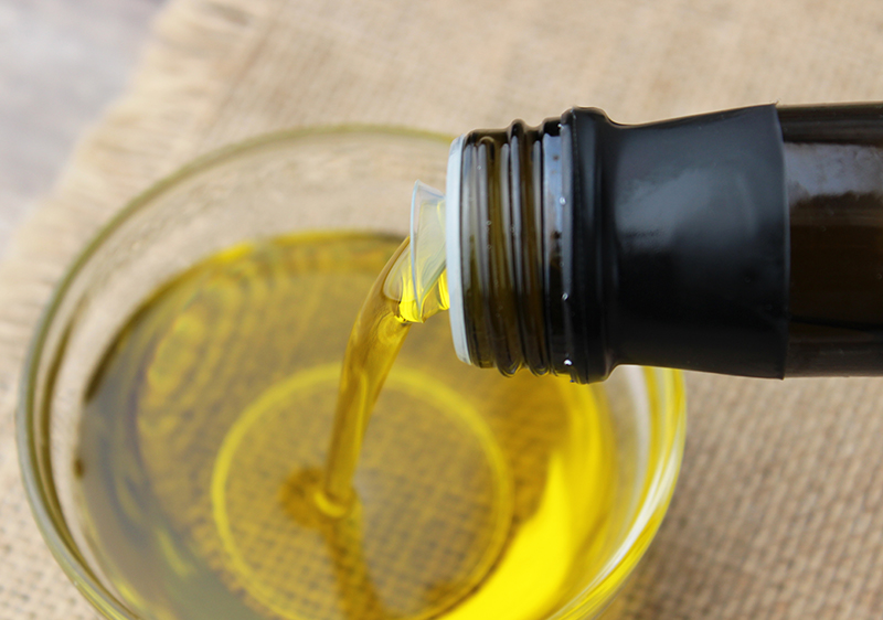 olive-oil-pouring olive-oil-pouring