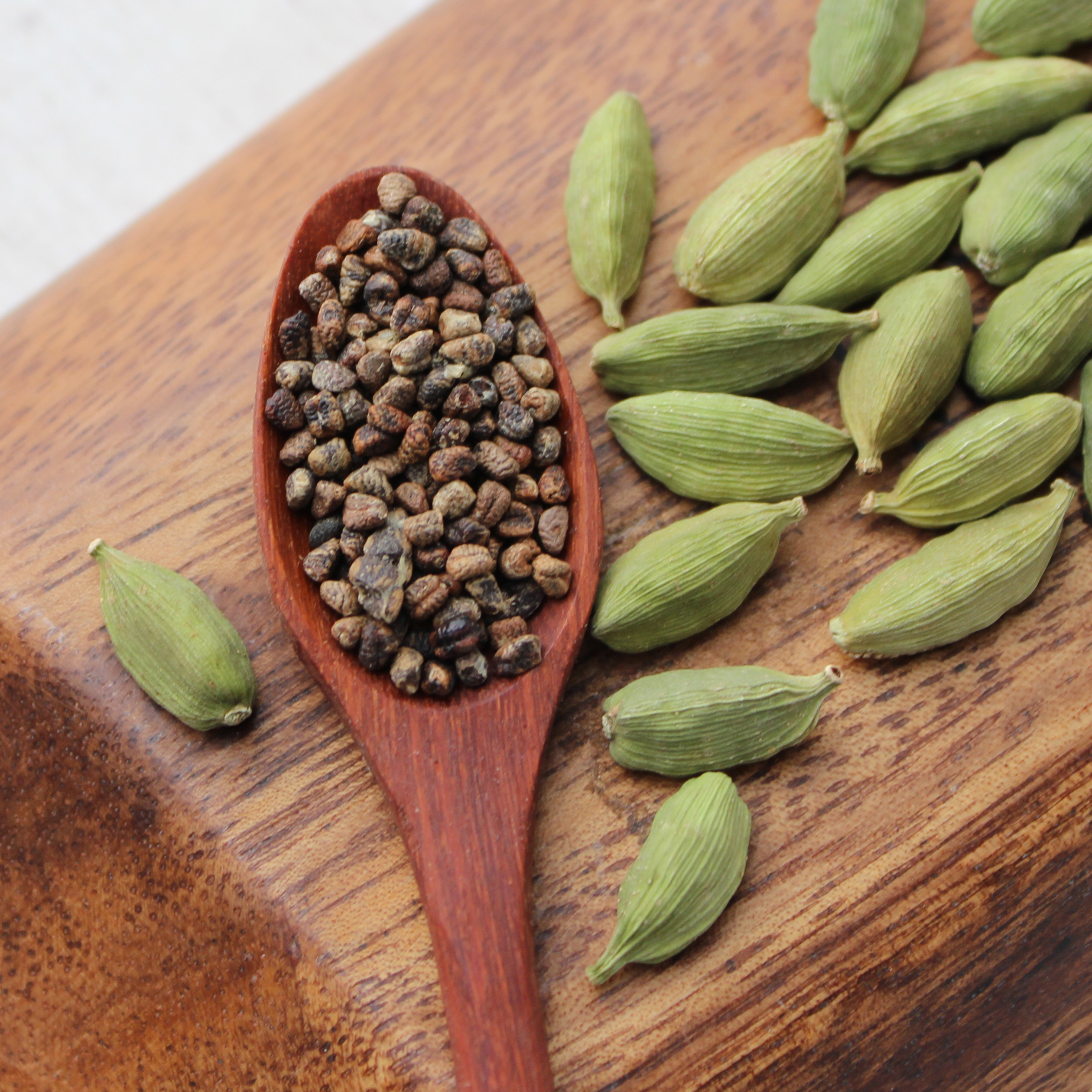 superfoods-for-wildfire-smoke-cardamom