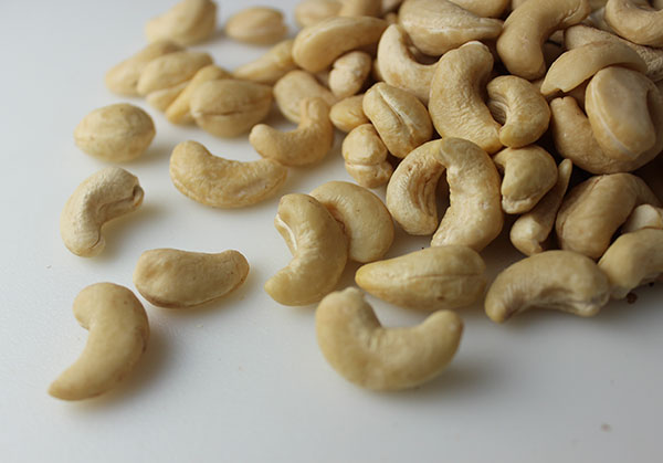 types-of-nuts-cashews types-of-nuts-cashews